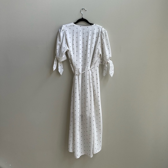 White and black polka midi wrap dress, with bow sleeves. Size 12 - Picture 4 of 4